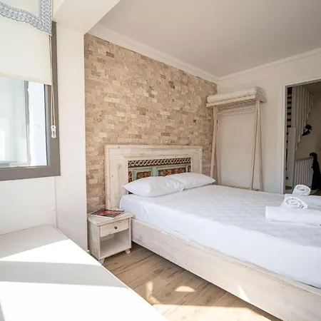 Lunas * Alaçatı