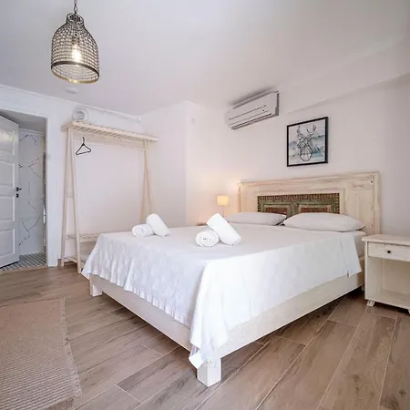Hotel Lunas *