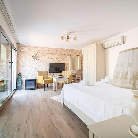 Lunas * Alaçatı