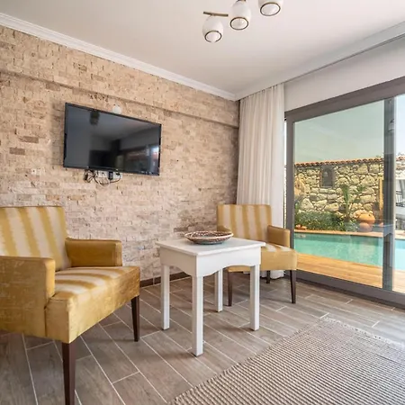 Lunas Hotel *