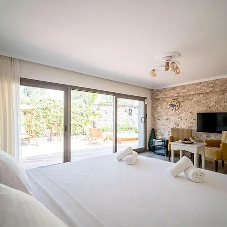 Lunas Hotel *