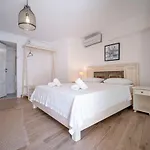 Hotel Lunas *
