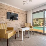 Lunas Hotel *
